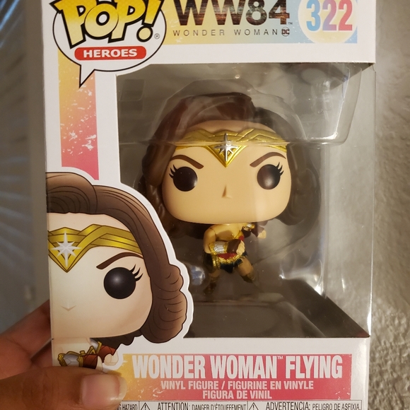 Wonder Women flying Funko Pop - Picture 1 of 2